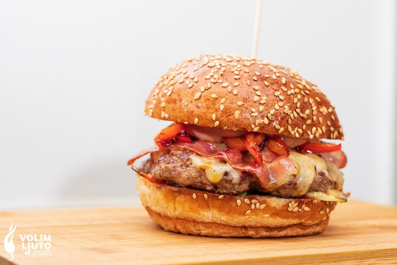 Najbolji burgeri u Zagrebu - Top 15 lokacija i dostava burgera 24
