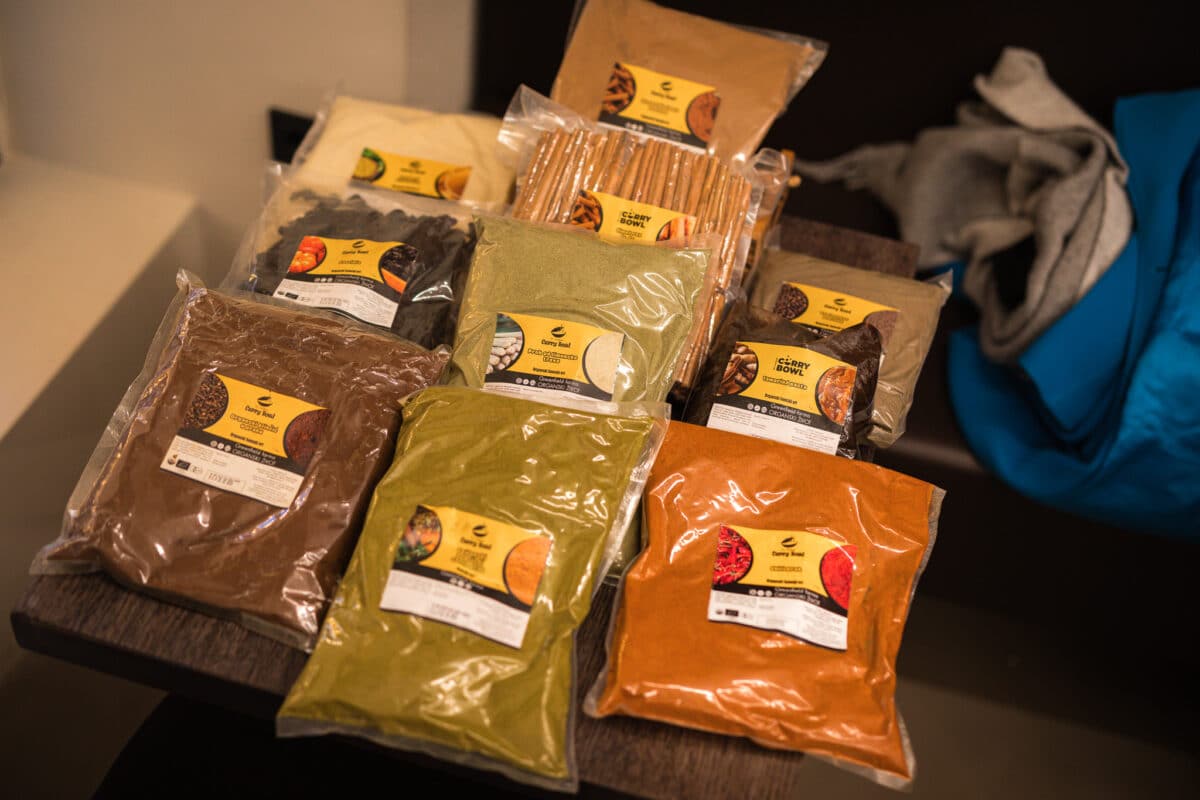 Curry bowl ljuta vilica recenzija začini