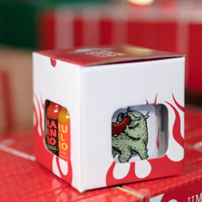 He's Smoking Hot šalica + 3 ljuta umaka poklon paket 3