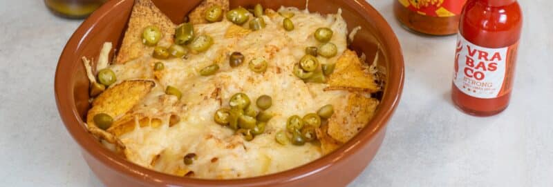 Nachosi sa sirom i ajvarom