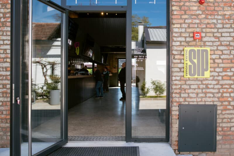 Hmelj, dim i brisket: posjetili smo SIP pub Zmajske pivovare na Savi 2